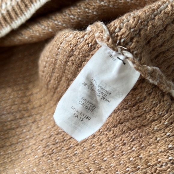 J Crew Super Soft wool blend sweater. M tan camel color - Picture 4 of 6
